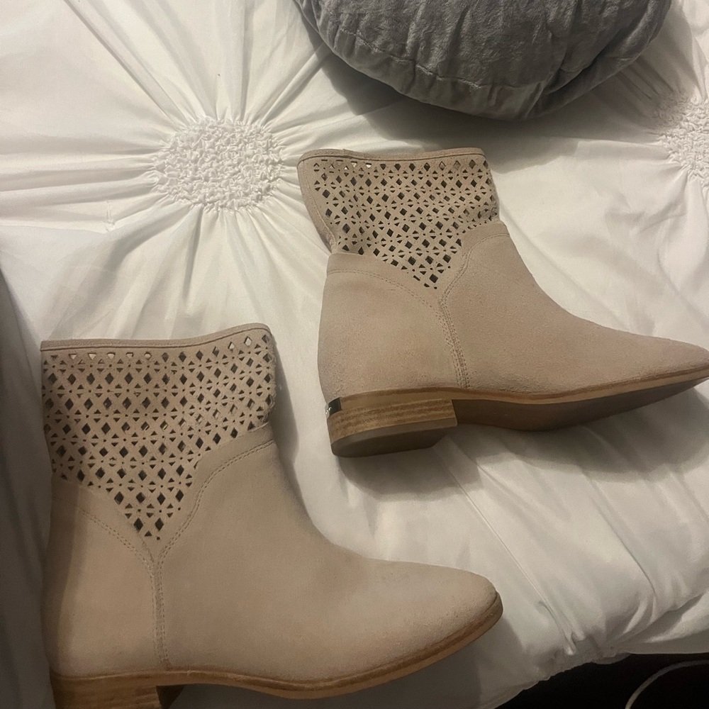 micheal kors sunny booties size 5